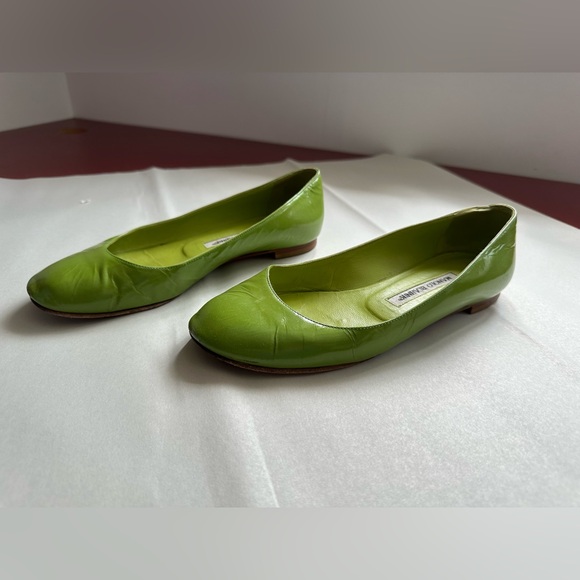* Pretty Green Manolo Blahnik Flats with Round Toe, Size 37.5 - Super Sweet! - Picture 2 of 7